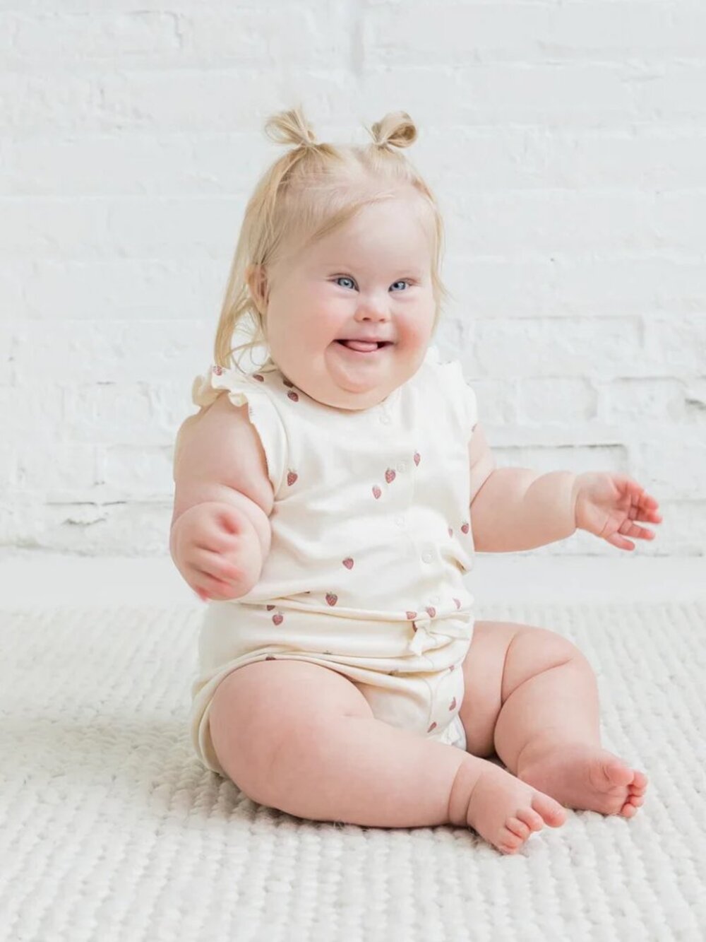 Colored Organics Baby Shaye Romper Cream Sweet Strawberries Size 18-24 Months